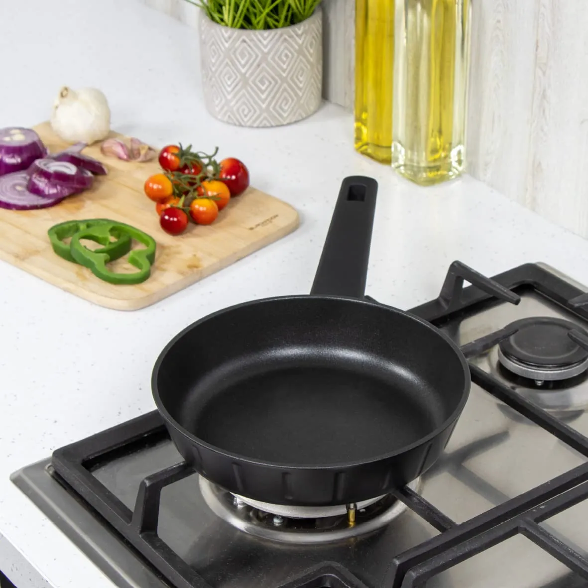 Blackmoor Neuvo Frying Pans/Black Non-Stick 5 Layer Cookware/All Hob Types Including Induction, Gas and Electric / 100% Recycled Body & Soft Grip Handle (20cm)