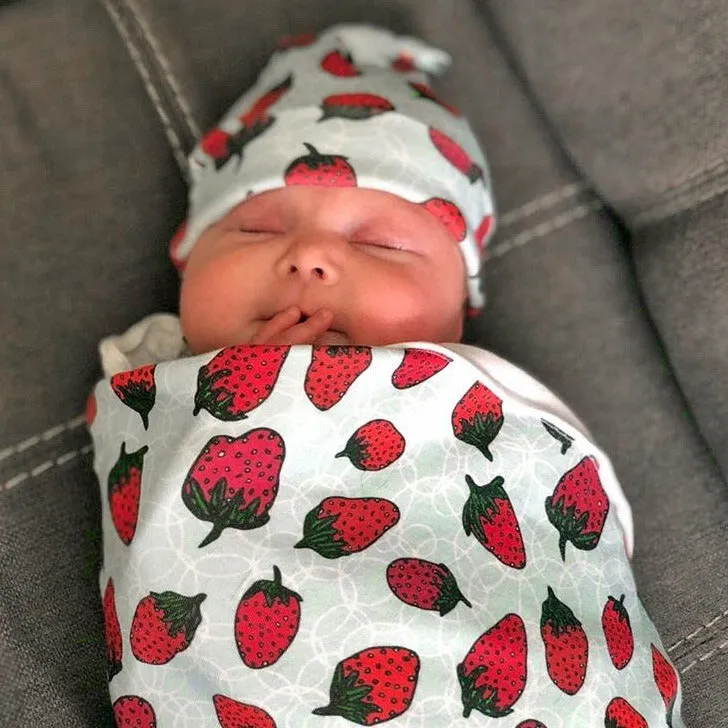 Bubbly Berries Newborn Hat & Blanket Baby Gift Set