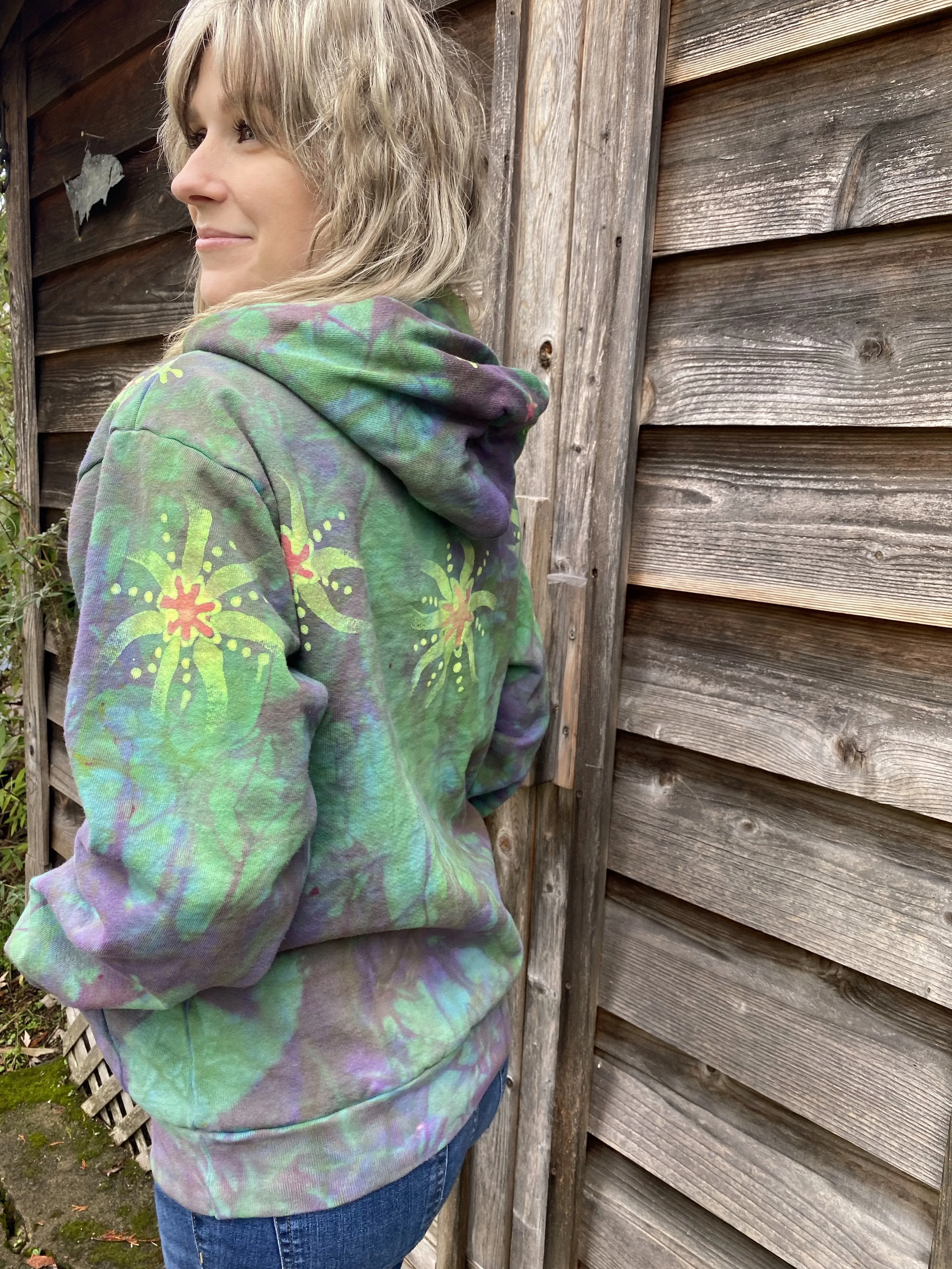 Made for Cam C, MEMBER EXCLUSIVE Sunrise Starburst in Sea Glass Green Pullover Hoodie in size Large