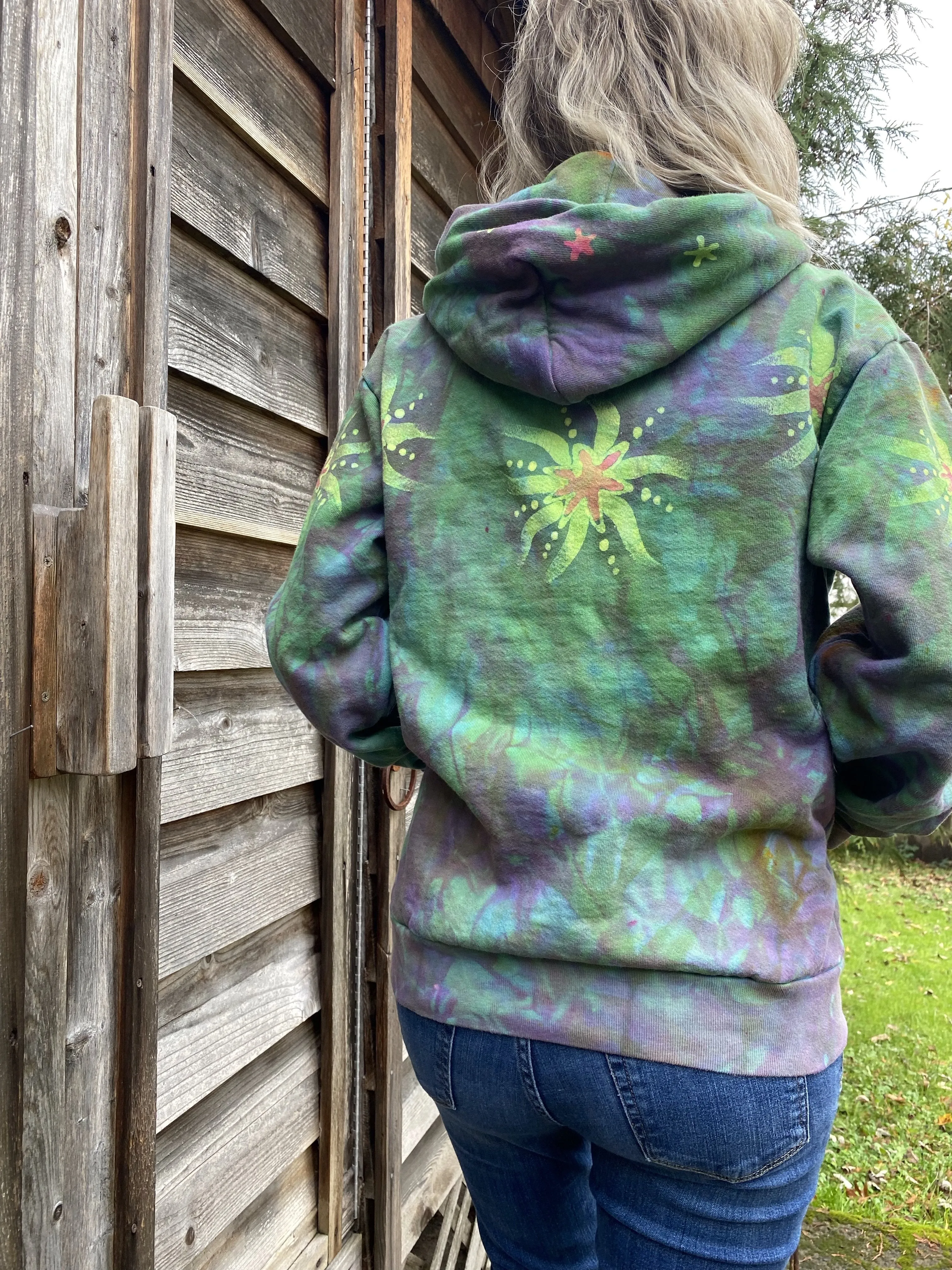 Made for Cam C, MEMBER EXCLUSIVE Sunrise Starburst in Sea Glass Green Pullover Hoodie in size Large