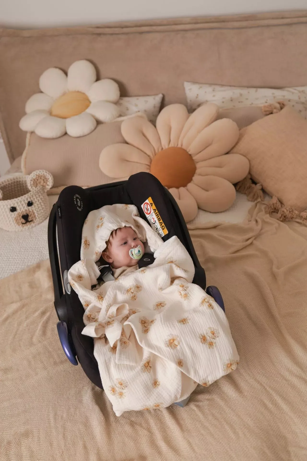 Summer Car Seat Blanket - 100% Muslin Cotton - Daisies